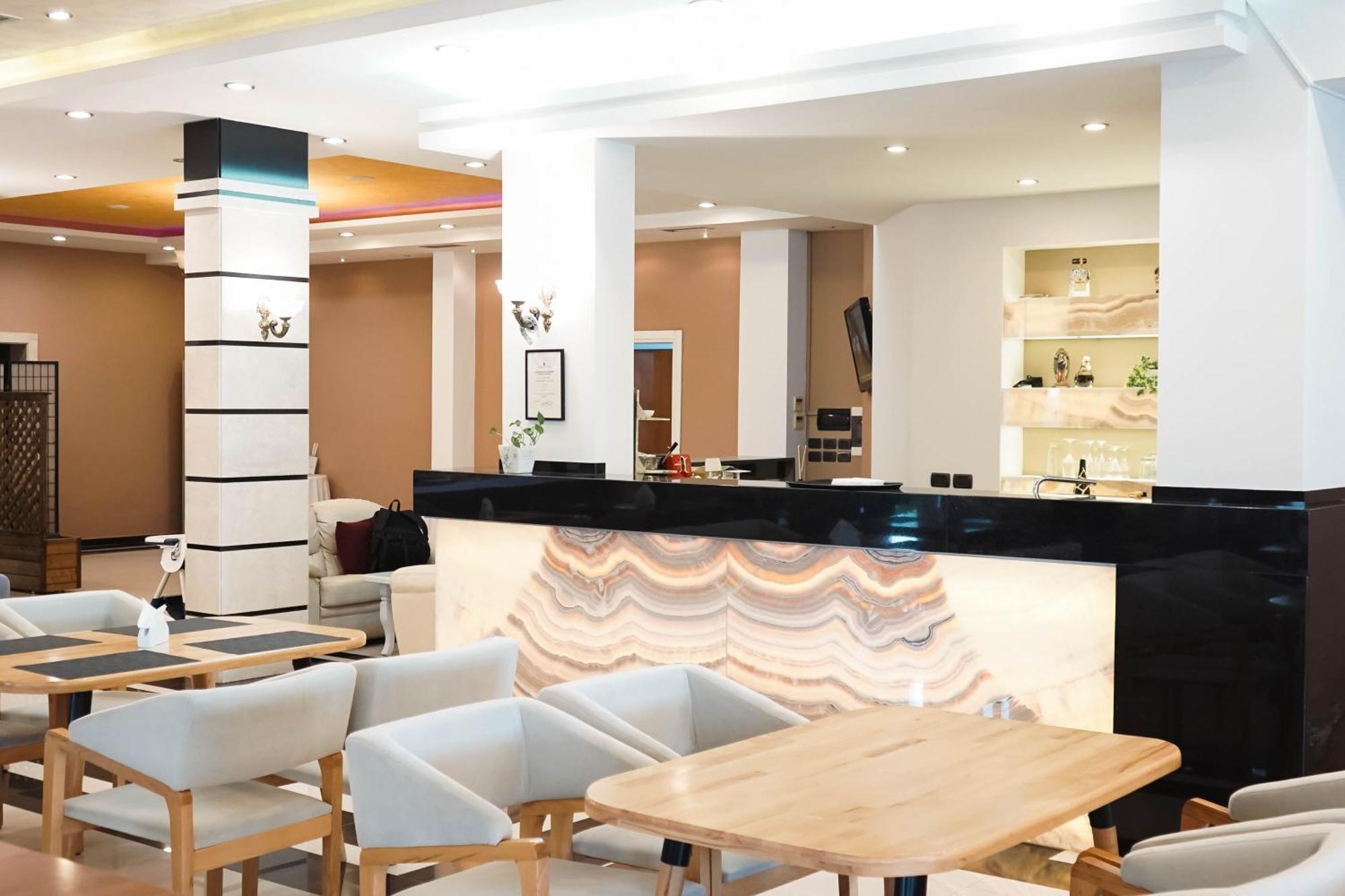 Hotel Kristal Дуррес Екстер'єр фото