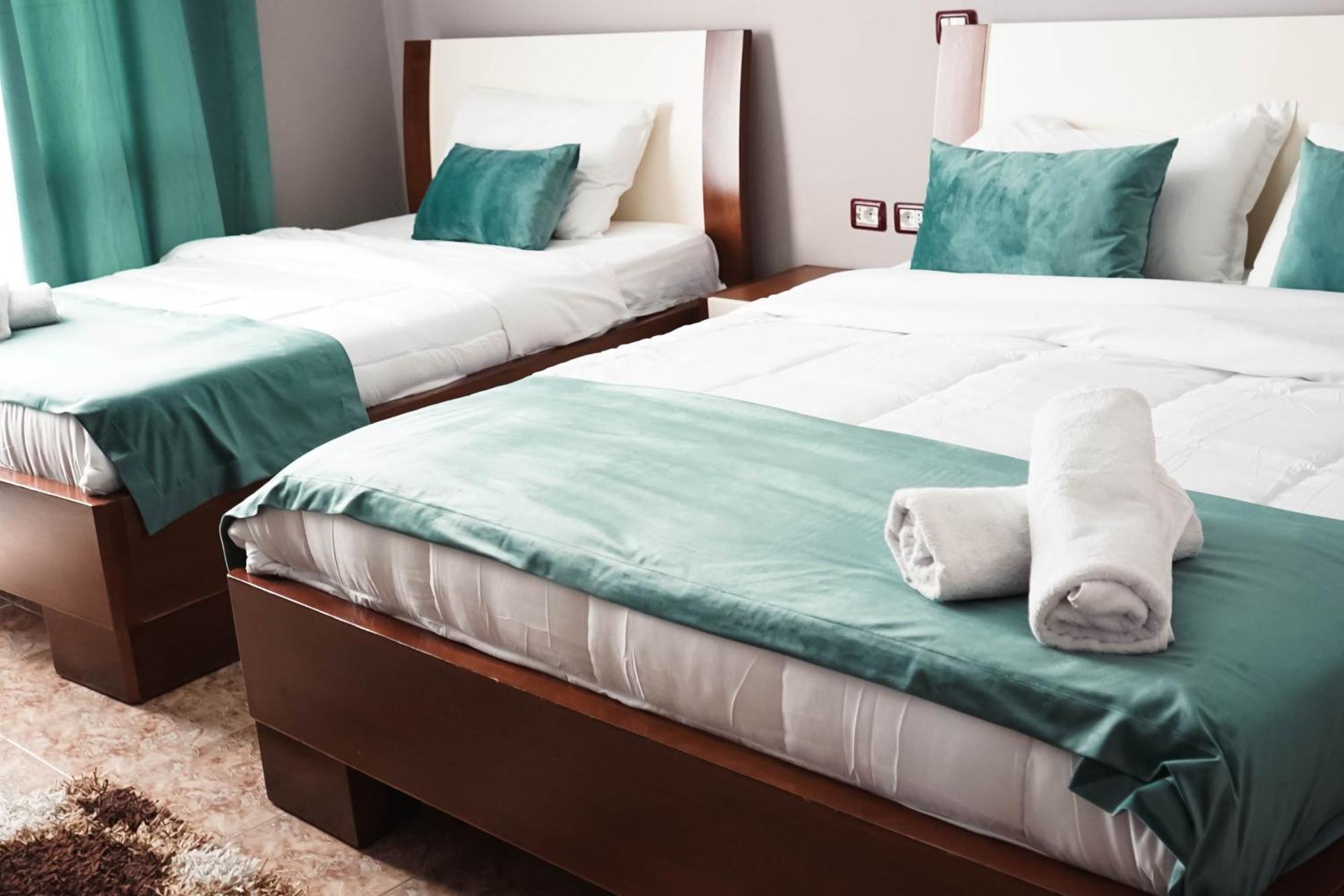 Hotel Kristal Дуррес Екстер'єр фото