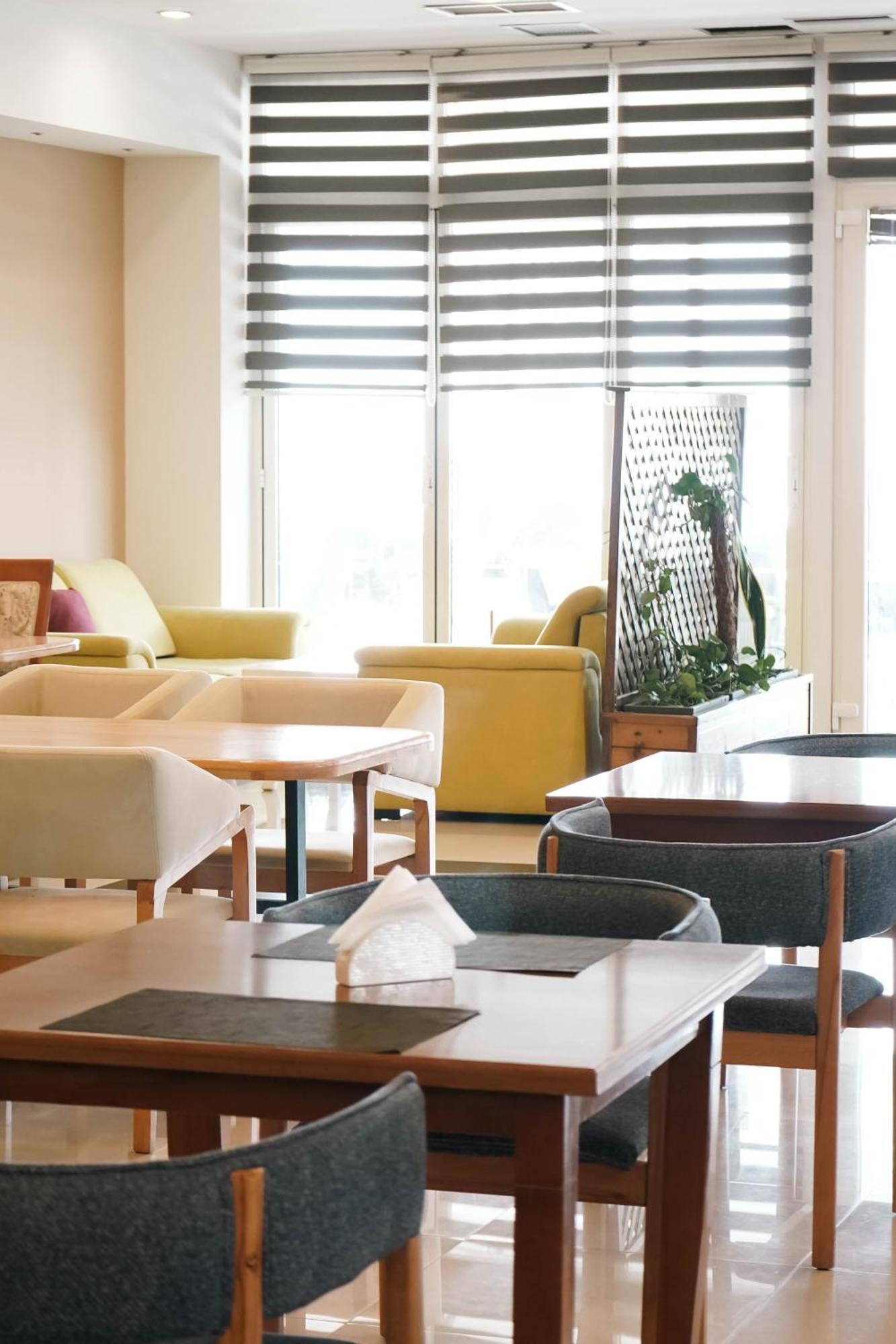 Hotel Kristal Дуррес Екстер'єр фото