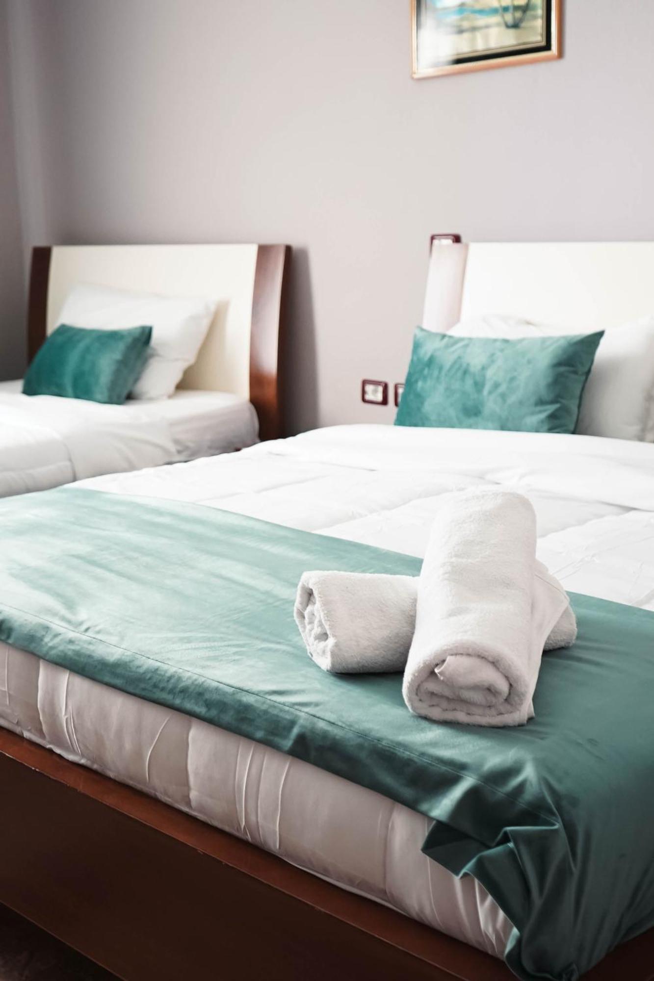 Hotel Kristal Дуррес Екстер'єр фото