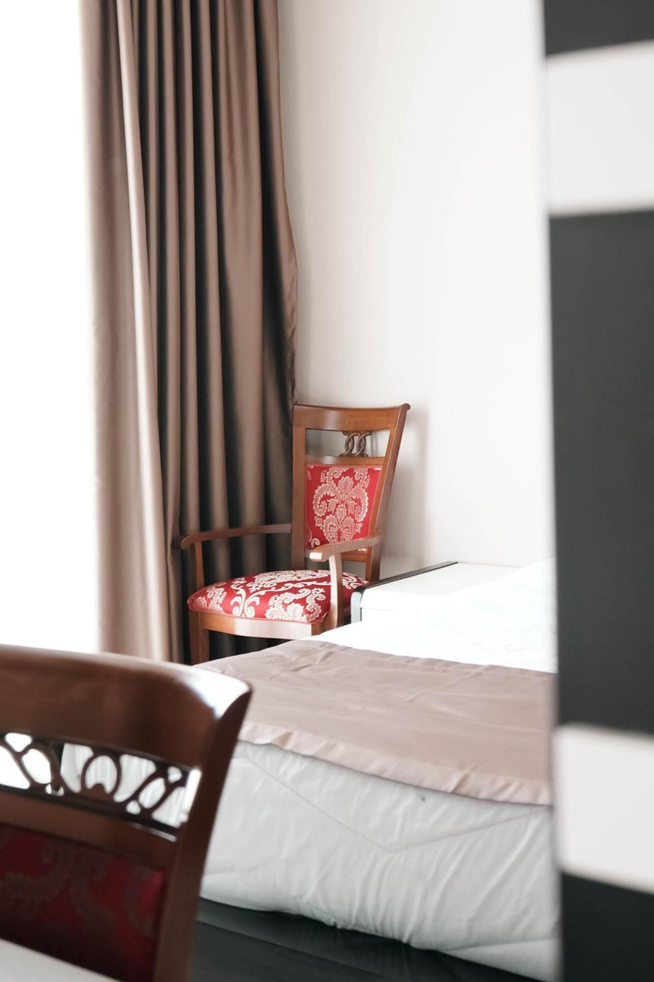 Hotel Kristal Дуррес Екстер'єр фото