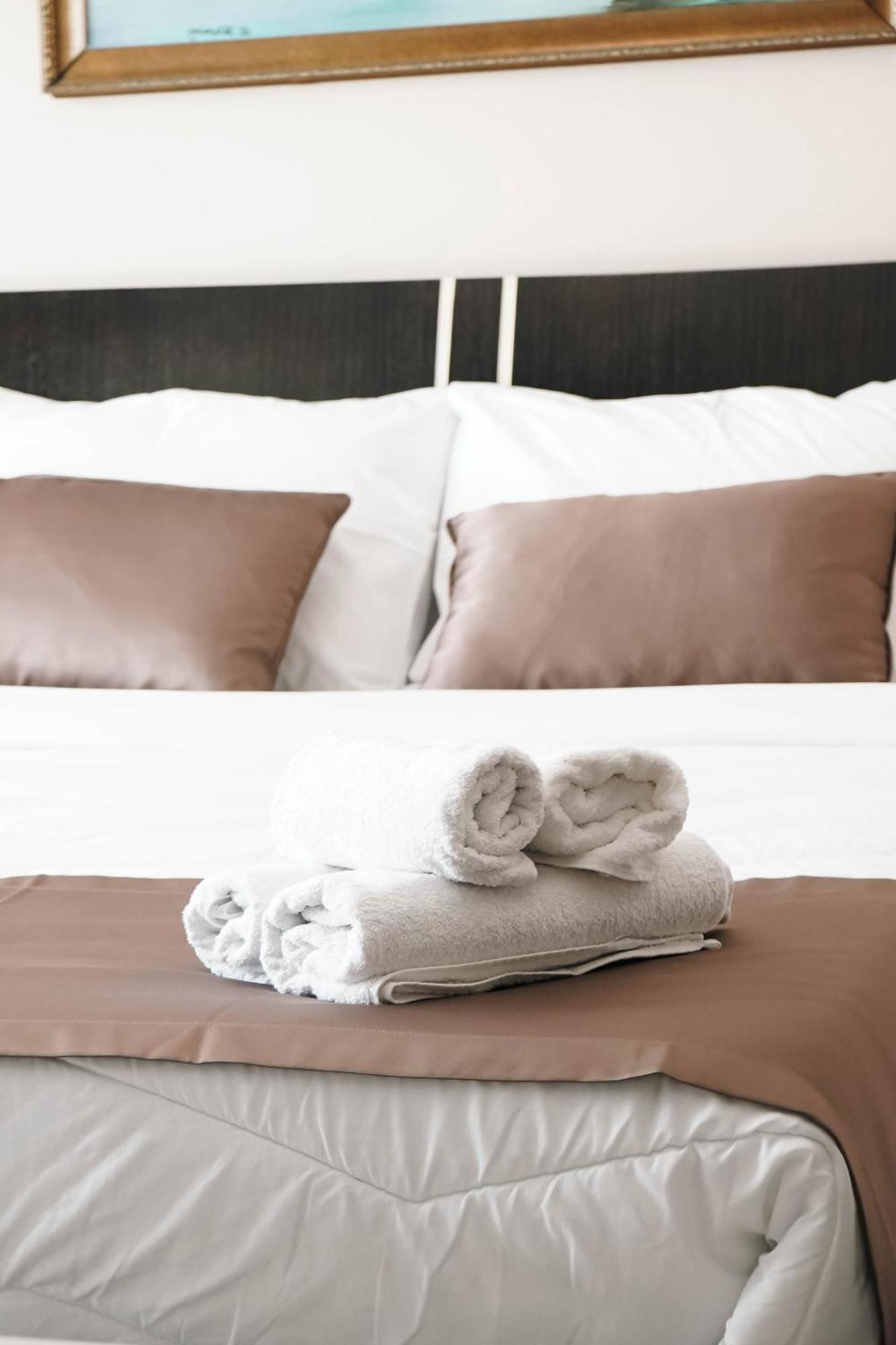Hotel Kristal Дуррес Екстер'єр фото