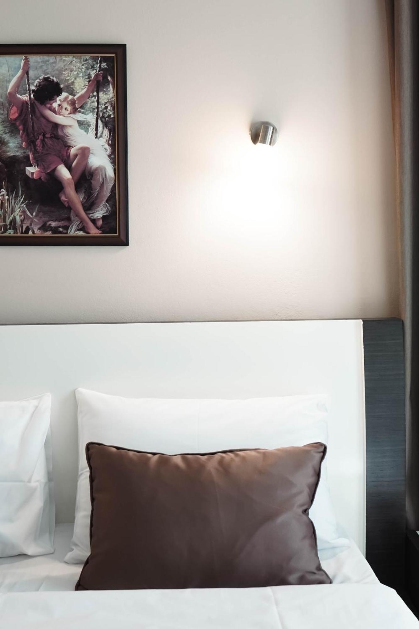 Hotel Kristal Дуррес Екстер'єр фото